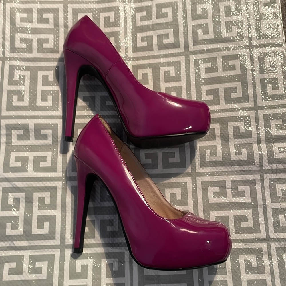 Chinese Laundry 5” Magenta Patent Leather Platform Pumps. Size 6.